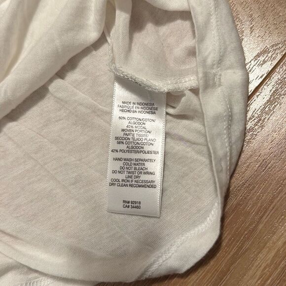 Juicy couture white ruffle top size medium   Vintage! Has small pin hole in the - Picture 9 of 9